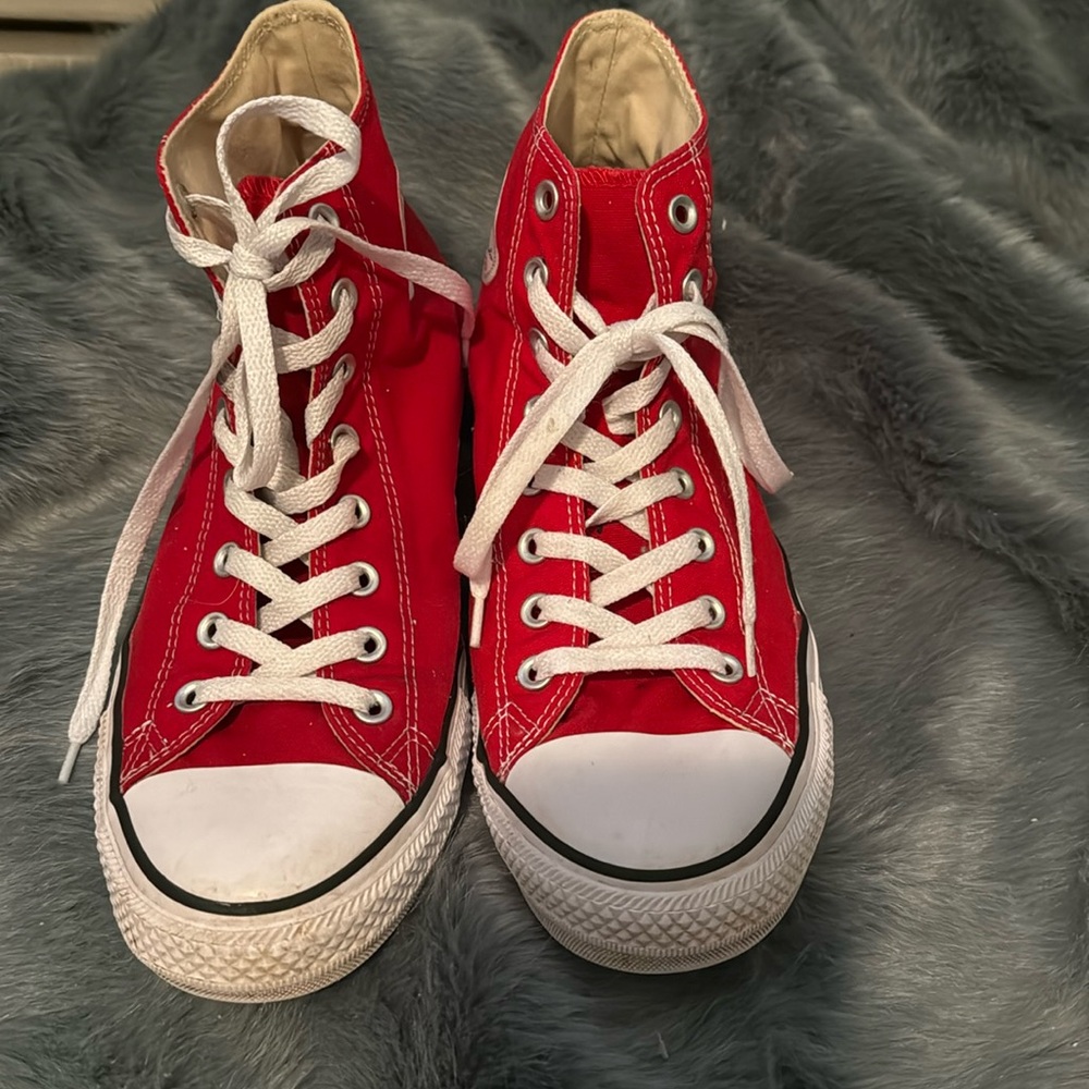 Men’s red converse size 10 women’s 12